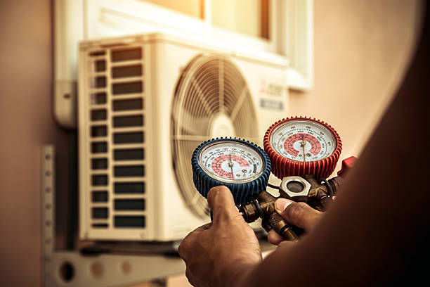 Professional Ac Installation technician working in Monroeville, IN